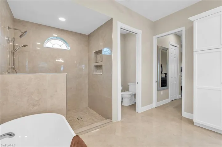 Bathroom with toilet and independent shower and bath