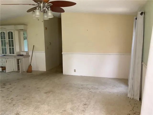 Carpeted empty room with a ceiling fan