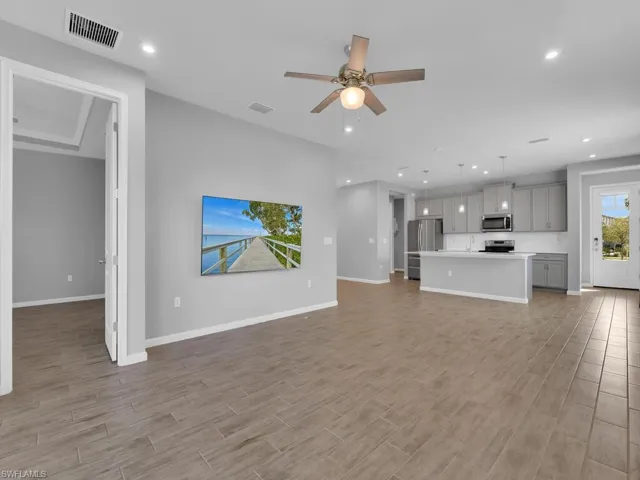 10372  Bonavie Cove  DR, Fort Myers, FL 33966