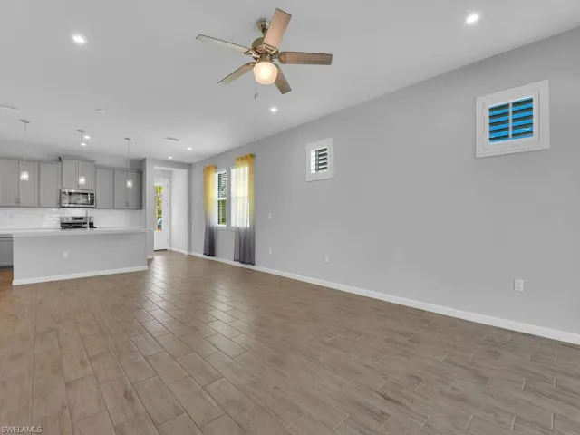 10372  Bonavie Cove  DR, Fort Myers, FL 33966