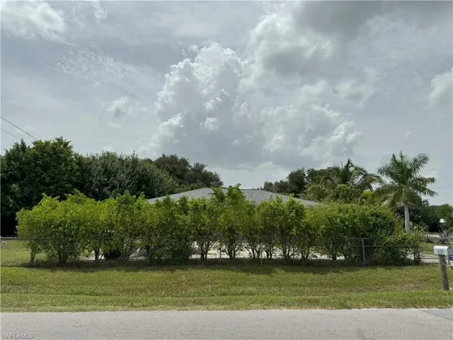 825  Glades  ST, Immokalee, FL 34142