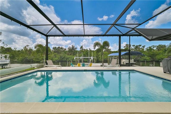 New Panoramic Screen/pool cage
