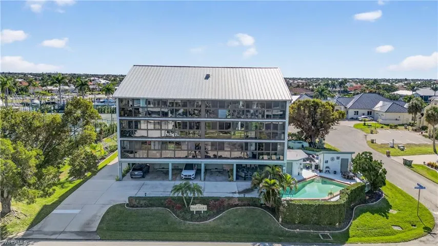 6 unit condominium