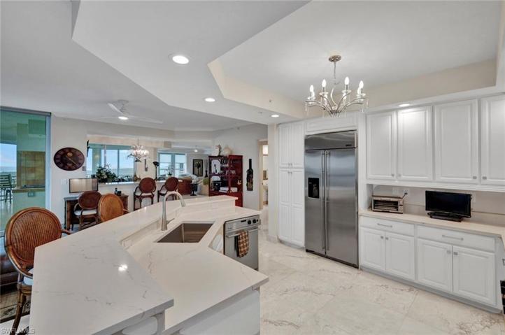 Kitchen & Island