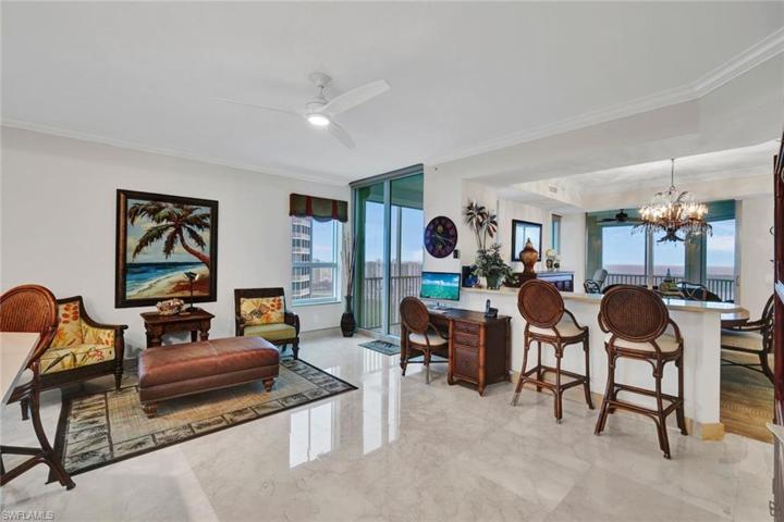 Family Room & Breakfast Bar