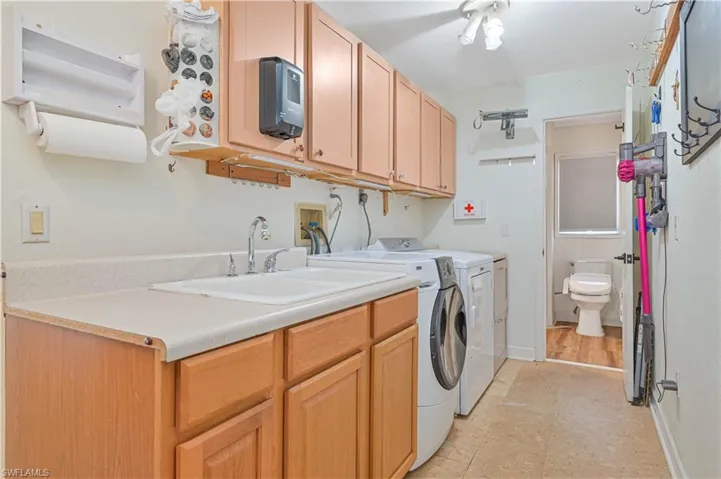 Laundry Room with ample storage, Wash tub and full bathroom
