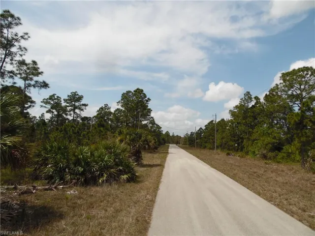 1048 Cresthaven ST, LEHIGH ACRES FL 33974
