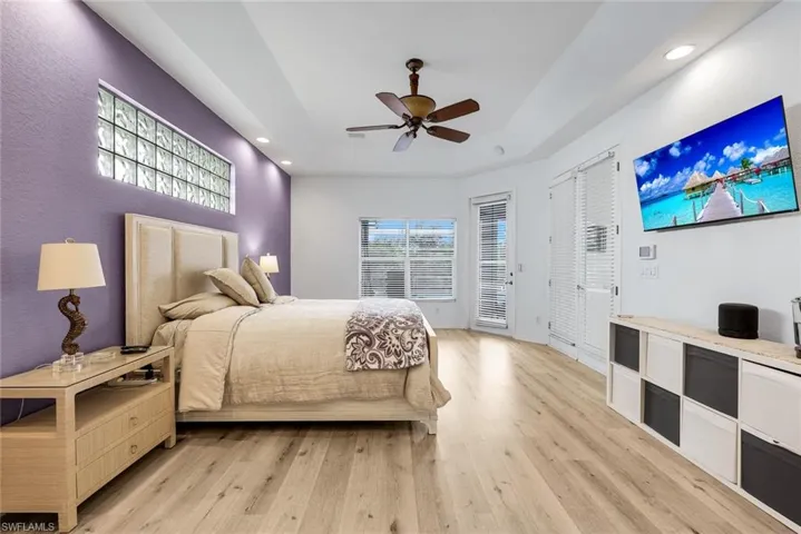 Tray ceiling with recessed lighting