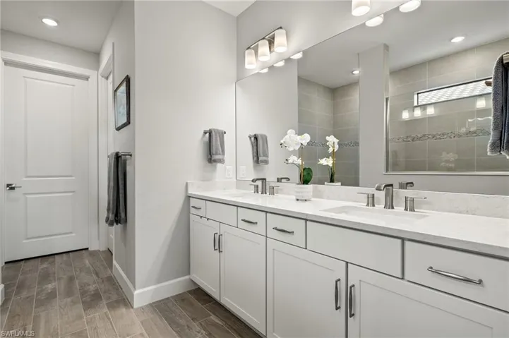 Master Bath Quartz Vanities