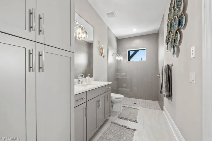 Guest Bath/Pool Bath