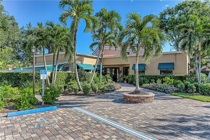 522  Beachwalk  CIR, Naples, FL 34108