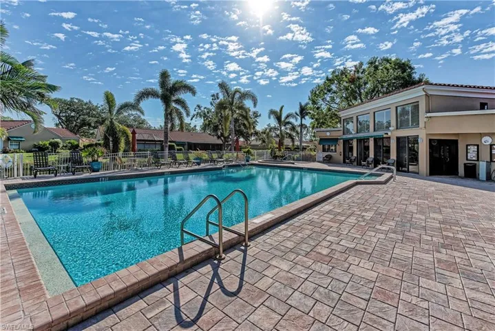 522  Beachwalk  CIR, Naples, FL 34108
