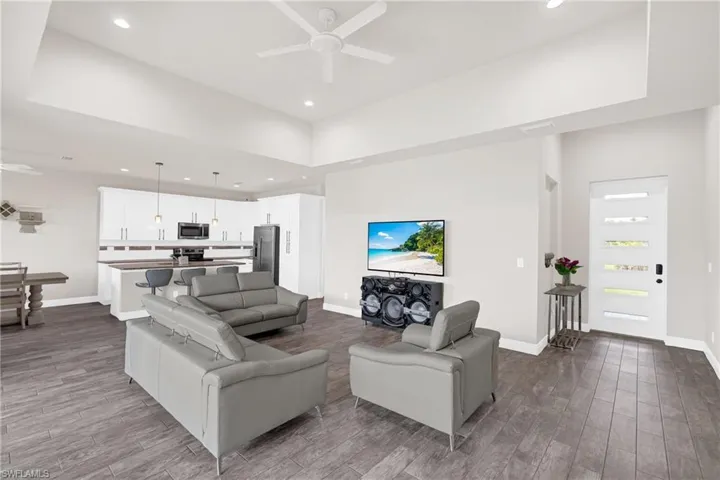 1049 Solar Ct, Labelle, Florida 33935