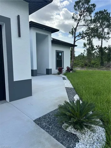 515 Hutton St E, Lehigh Acres, Florida 33974