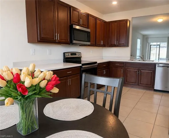 2624 Ne 7th Ave, Cape Coral, Florida 33909