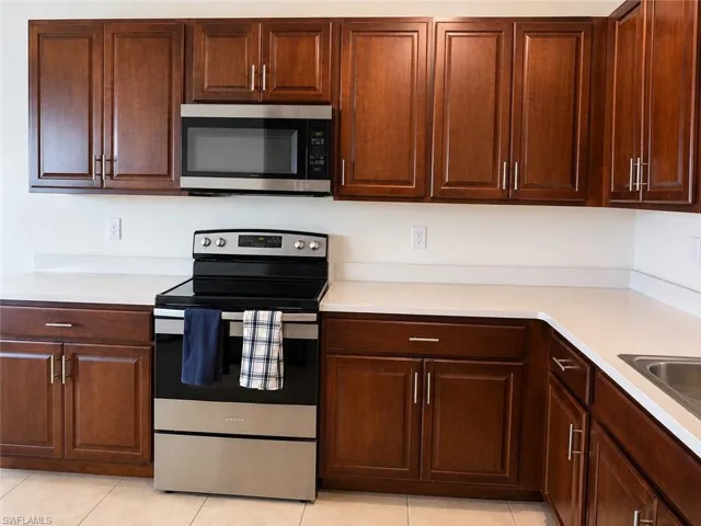 2624 Ne 7th Ave, Cape Coral, Florida 33909