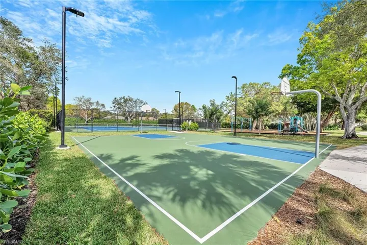 7132  Timberland  CIR, Naples, FL 34109
