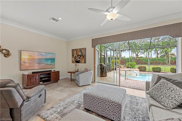 Great room w/view of lanai