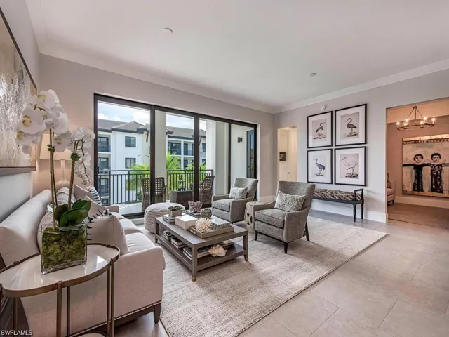 1030  3rd S AVE, Naples, FL 34102