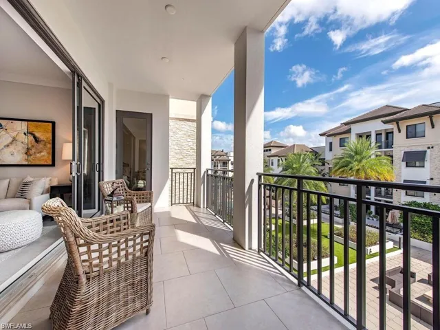 1030  3rd S AVE, Naples, FL 34102