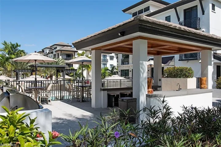 1030  3rd S AVE, Naples, FL 34102