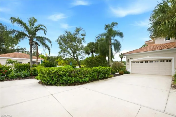 4825 Shinnecock Hills Ct 201, Naples, Florida 34112