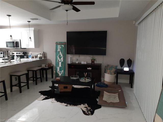2805/2807  Gilbert S AVE, Lehigh Acres, FL 33973