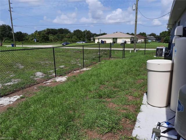 2805/2807  Gilbert S AVE, Lehigh Acres, FL 33973