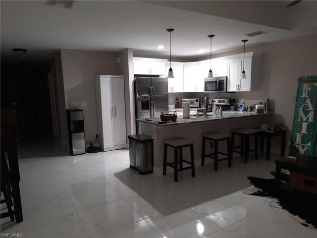 2805/2807  Gilbert S AVE, Lehigh Acres, FL 33973