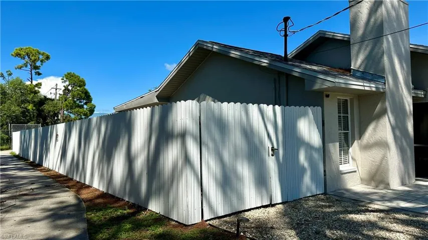 View of home's exterior