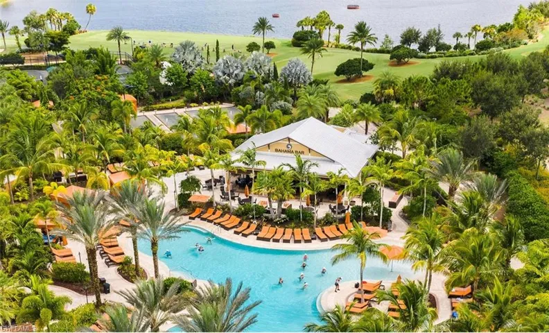 Bahama Bar/ Pool