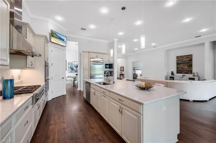 Kitchen/Island