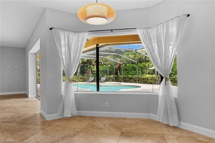 571  Raven  WAY, Naples, FL 34110