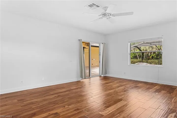 571  Raven  WAY, Naples, FL 34110