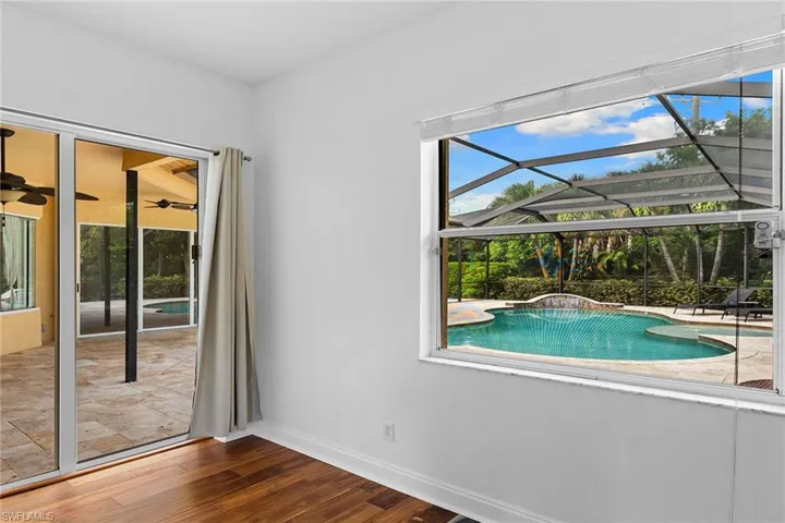 571  Raven  WAY, Naples, FL 34110