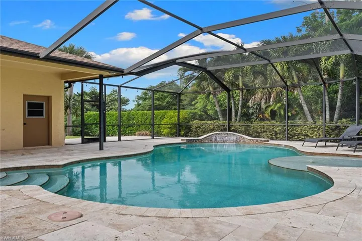 571  Raven  WAY, Naples, FL 34110