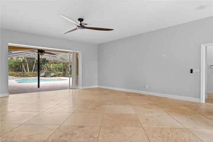 571  Raven  WAY, Naples, FL 34110