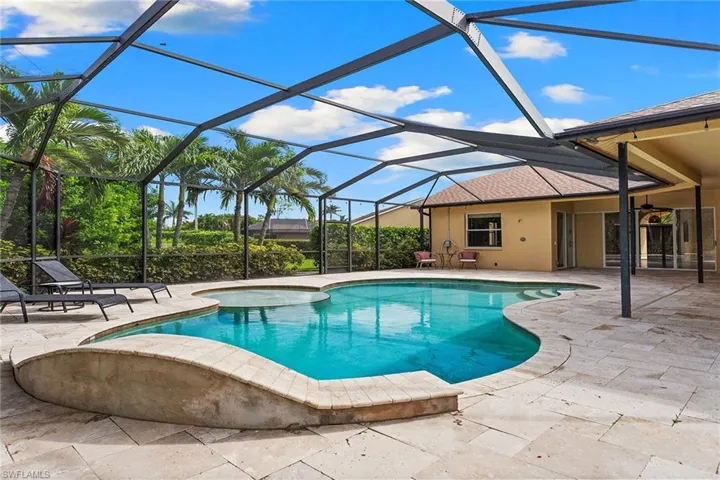 571  Raven  WAY, Naples, FL 34110
