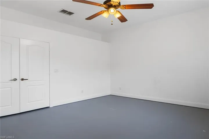 571  Raven  WAY, Naples, FL 34110