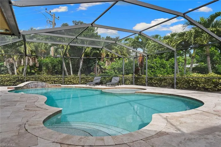 571  Raven  WAY, Naples, FL 34110