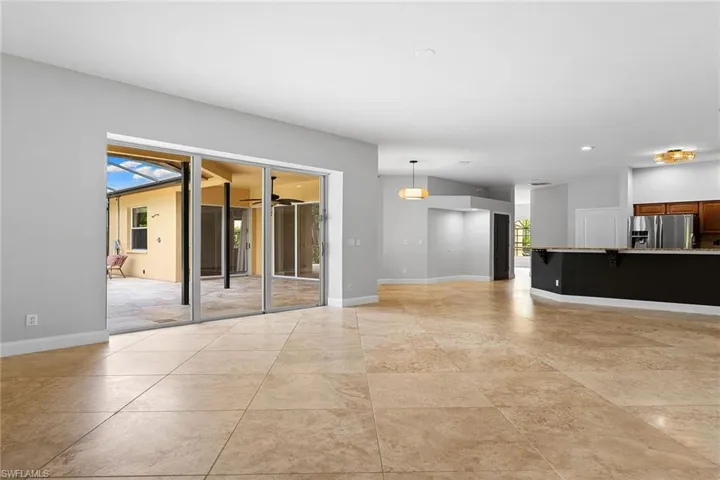 571  Raven  WAY, Naples, FL 34110