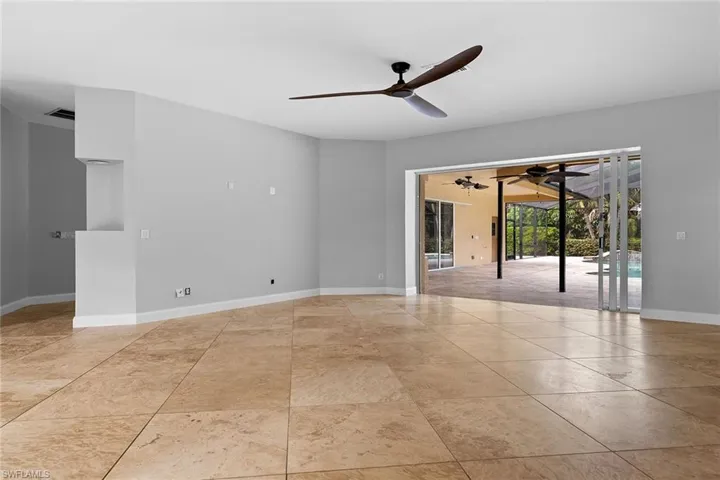 571  Raven  WAY, Naples, FL 34110