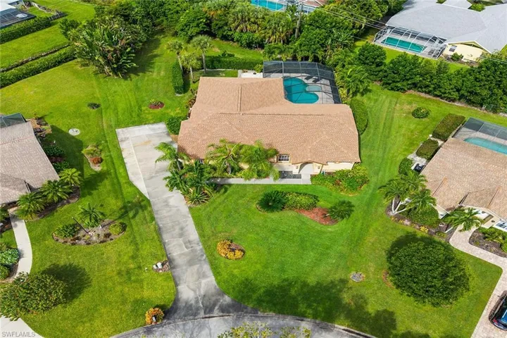 571  Raven  WAY, Naples, FL 34110