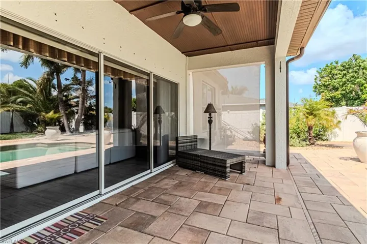 View of terrace with ceiling fan