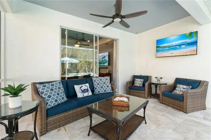 Negotiable furniture on the lanai