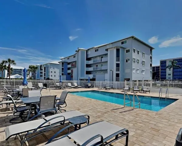 4521 Bay Beach Ln 324, Fort Myers Beach, Florida 33931
