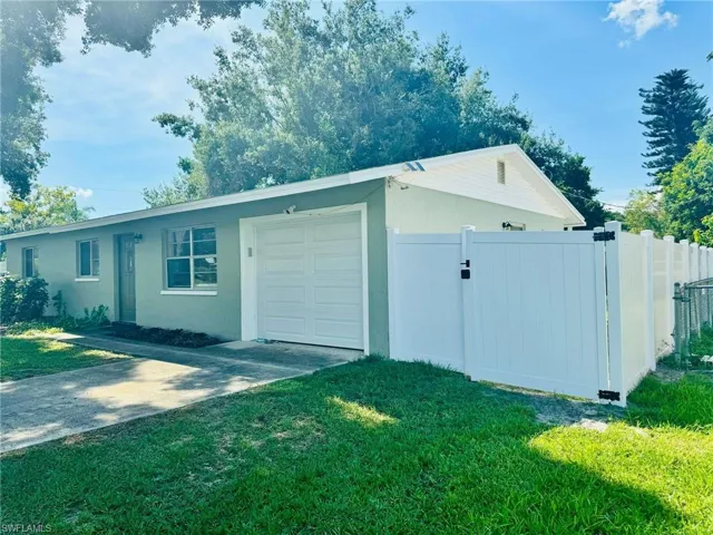 13202  3rd  ST, Fort Myers, FL 33905