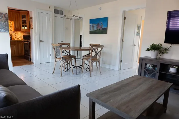 550  Broad S AVE, Naples, FL 34102