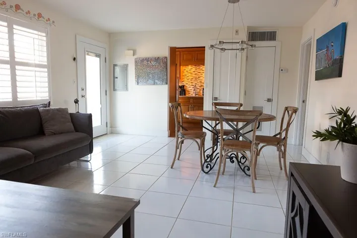 550  Broad S AVE, Naples, FL 34102