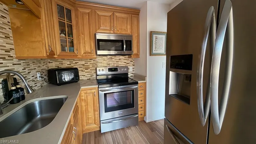 550  Broad S AVE, Naples, FL 34102